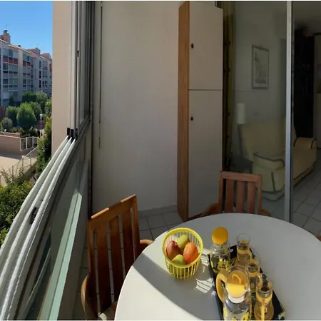 Piscine Park. Privatif Dans Res. Securisee