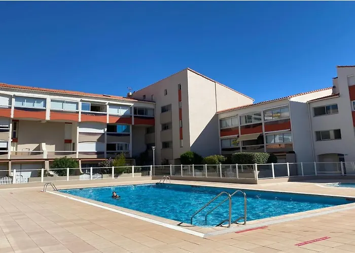 Piscine Park. Privatif Dans Res. Securisee