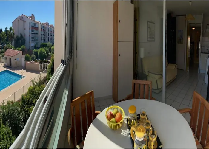 Piscine Park. Privatif Dans Res. Securisee